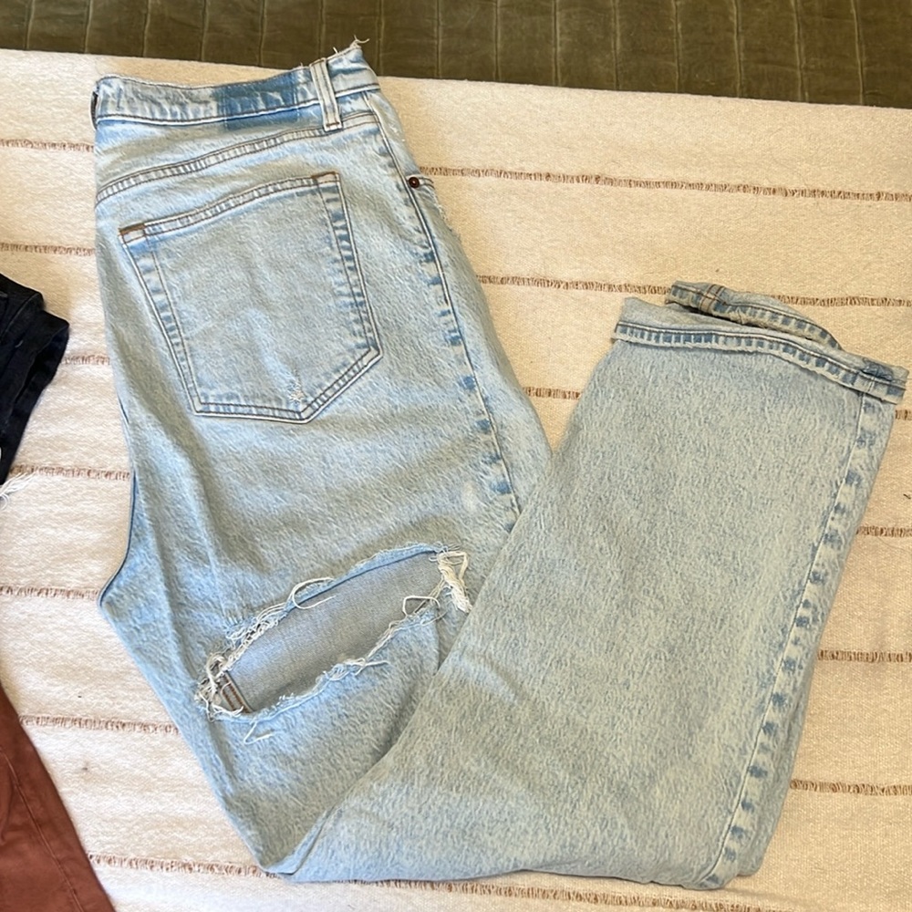 Abercrombie Curve Love The 90’s Straight Ultra High Rise Back Destroy Jeans